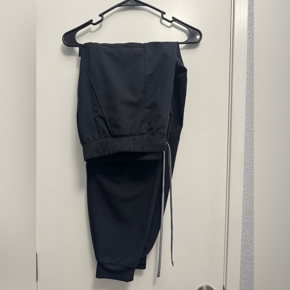 Fabletics Women’s Black Jogger Scrub Pants